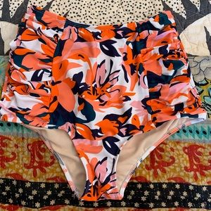 Small Kortni Jeane EUC Coral Floral Side Ruched